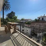 Balkonaki Ayvalı