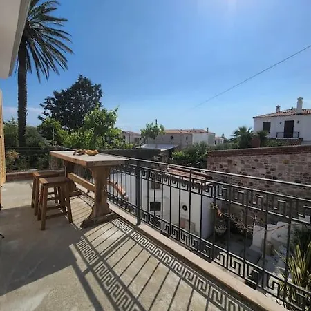Balkonaki Ayvalı